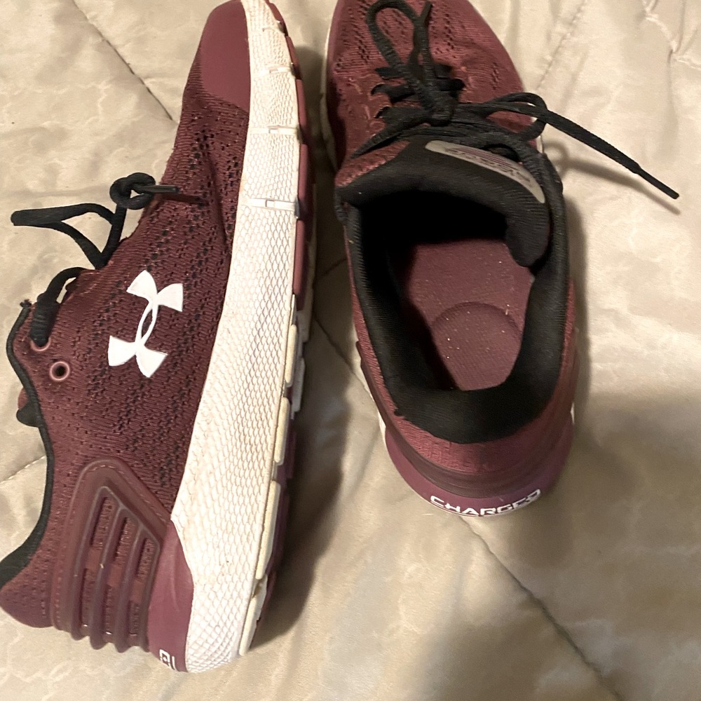 Under Armour size 10 womens running shoes